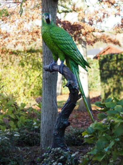 Bronzefigur Grüner Papagei auf Stamm*