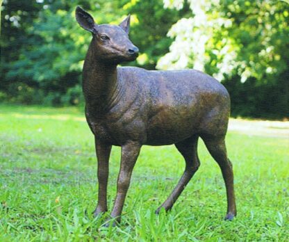 Bronzefigur Hirsch weiblich*