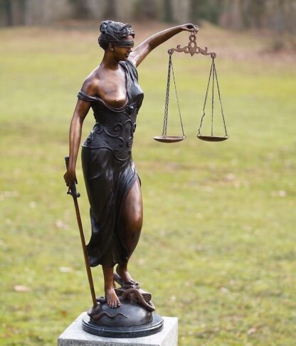 Bronzefigur Justitia*