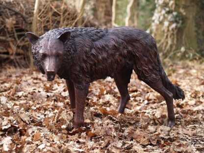 Bronzefigur Lauernder Wolf*