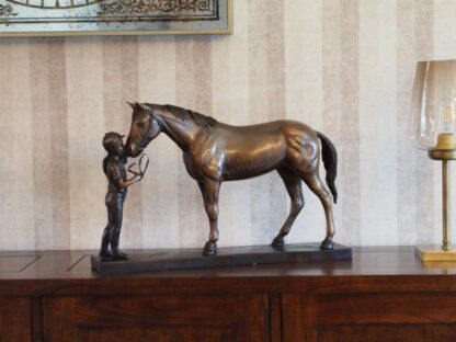 Bronzefigur Mädchen mit Pferd auf Platte*