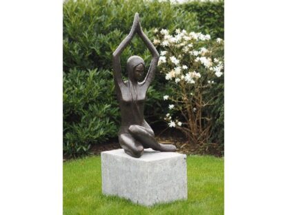 Bronzefigur Moderne Frau*