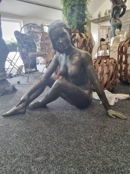 Bronzefigur Nackte Frau*