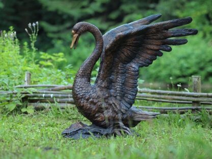 Bronzefigur Schwan als Wasserspiel*