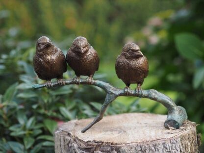 Bronzefigur Spatzen sitzen auf einem Zweig*
