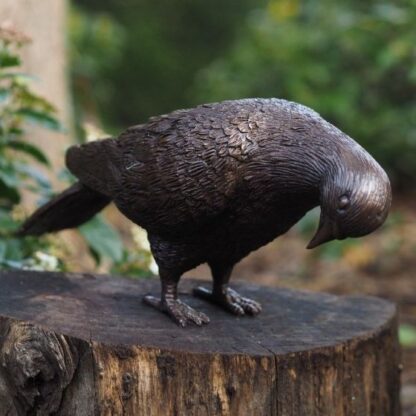 Bronzefigur Taube kopf nach unten*