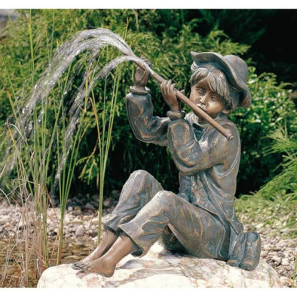 Bronzeskulptur Hans klein, wasserspeiend*