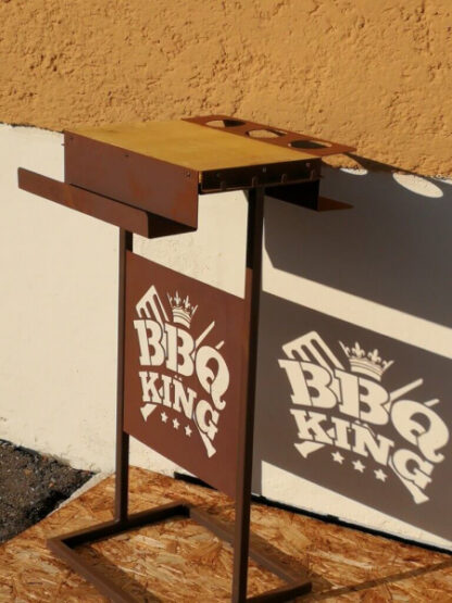 Edelrost Grilltisch mit Spruchtafel BBQ King*