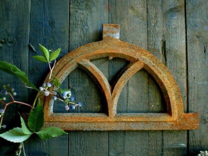 Eisenfenster, Fenster für Gartenmauer, ländlich, wie antik, halbrund klein 32x20*