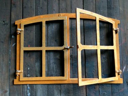 Eisenfenster mit Doppelflügel zum Öffnen, antik-ländliches Fenster Gartenmauer*