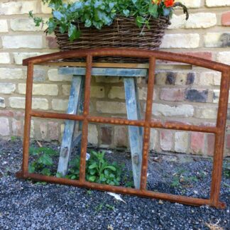 Eisenfenster mit Stichbogen -schöne Antik-Form Stallfenster für Gartenmauer*