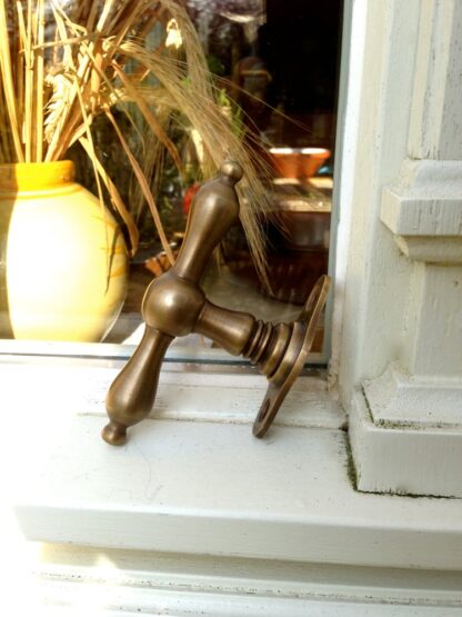Fenstergriff, Baubeschläge wie antik, Fensterolive Kreuzgriff Messing patiniert*