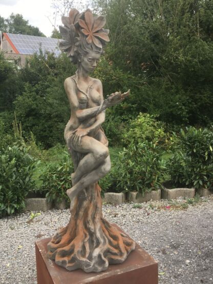 Gartenfigur Baumhüterin "KASTANIE", Steinguss, Rosteffekt - Original von Vidr...*