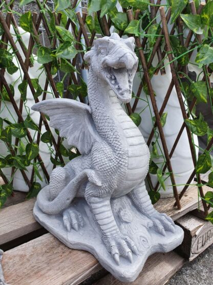 Gartenfigur Drache, antik grau*