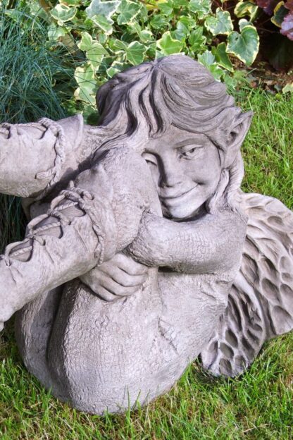 Gartenfigur "FAITH", Elfe strampelnd, © by Fiona Scott - Original von Vidroflor*