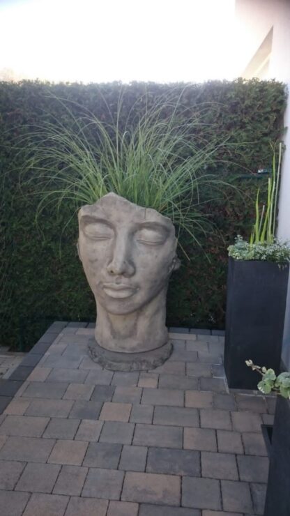 Gartenfigur Gesicht "Frau", inkl. Platte zur Montage,Steinguss - Original von...*