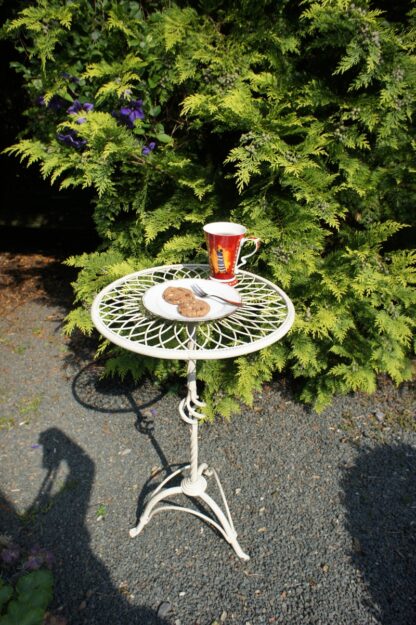 Gartentisch kl+leicht, Bistrotisch romantisch, Beistelltisch zur Gartenbank PINO*