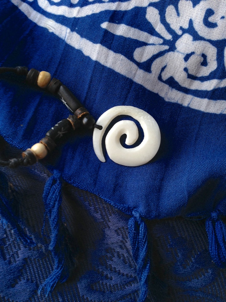 Halskette mit schönem Koru-Anhänger handgeschnitzter Talisman, Maori-Kette*
