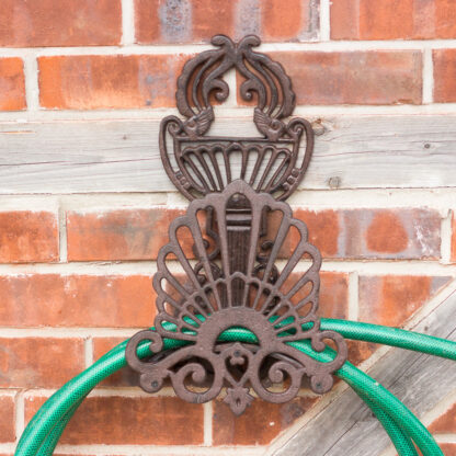 Schlauchhalter, Halterung, für den Gartenschlauch, im Jugendstil, Gartenschlauch*