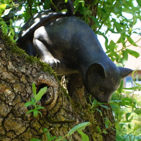 Skulptur Katze, lebendige Tierfiguren, Kätzchen, in Sprungposition Tinka*