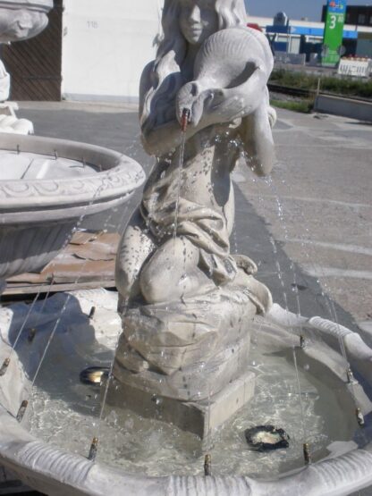 Springbrunnen Frau auf Fels Made in Italy*