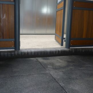 Stallmatten Pferdestallmatten gummi 1000x1000x40mm*