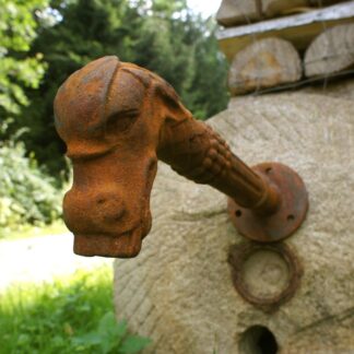 Wasserspeier, Brunnenauslauf, Brunnen - Fabelwesen Gargoyle als Speier*