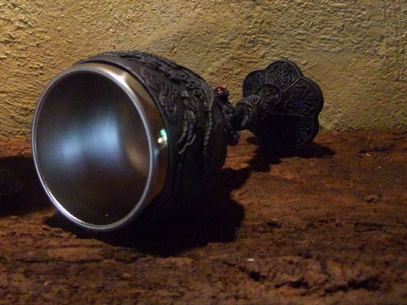 Weinbecher - mittelalterlicher Kelch mit Drachen*