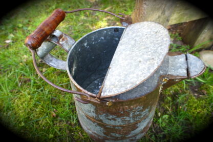 Zink-Kanne, Altertümliche Wasserkanne aus Zink, als Gießkanne, große Milchkanne*